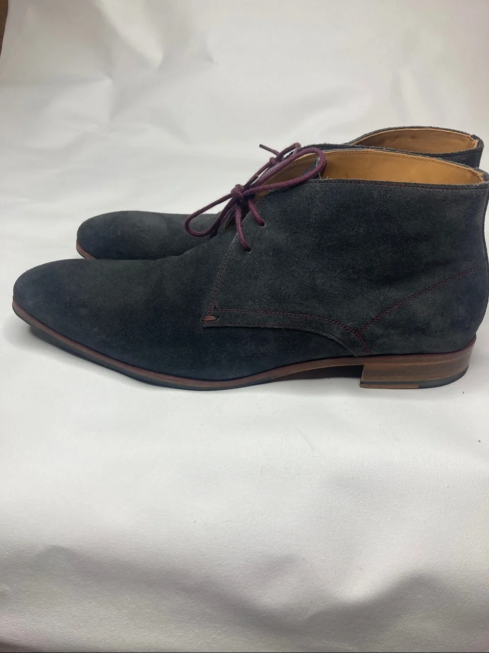 Men's Gray Suede Chukka Boots with Burgundy Laces